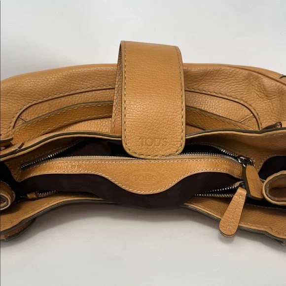 Auth. Vintage Tod’s Vachetta (Tan) Pebble Leather Shoulder/Handbag